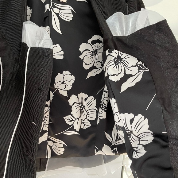 LAVANTINO Black & White Stripe 2pc Silk Suit Sz 10 - Picture 6 of 12